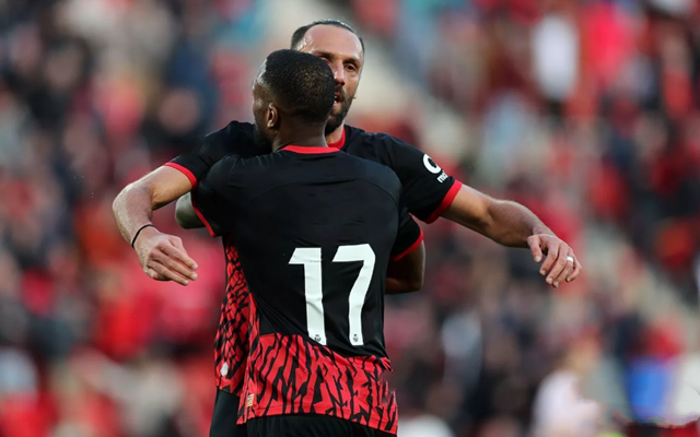 包含比利亚雷亚尔客场失利，前进受挫的词条