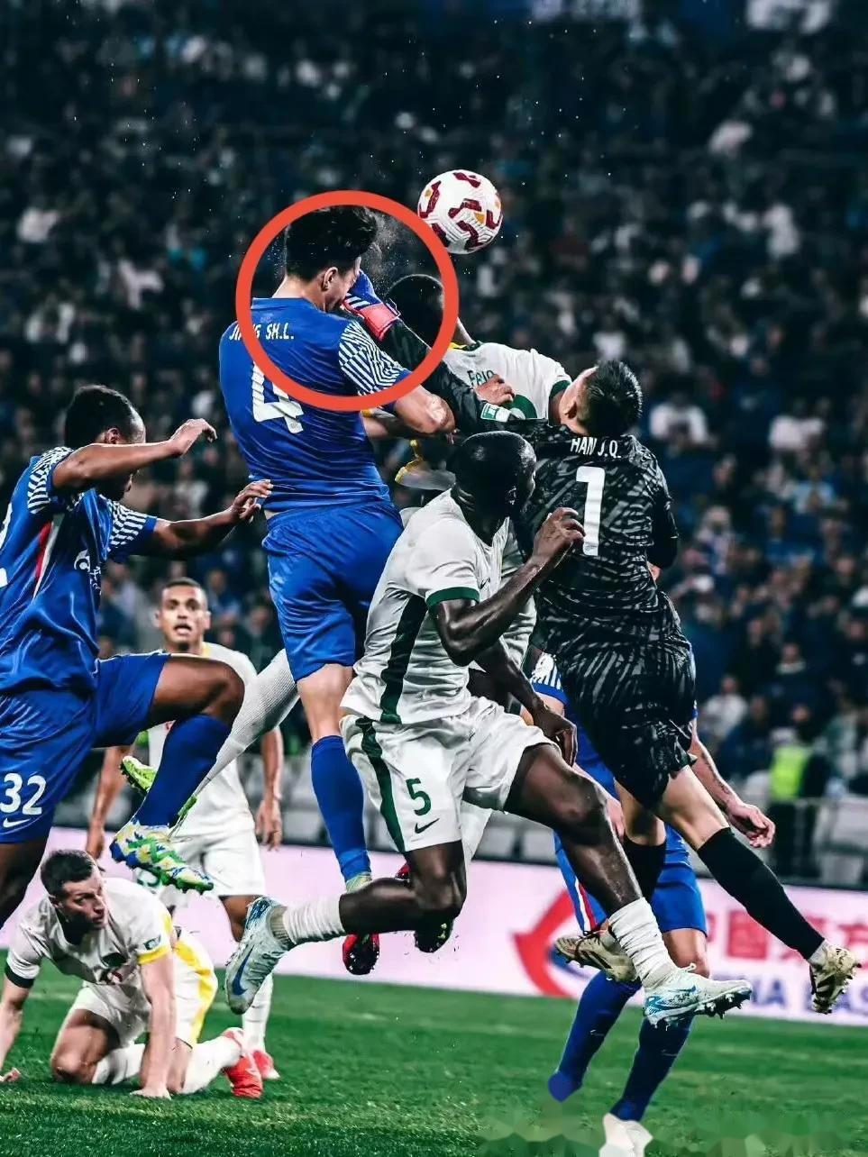 主力球员因伤退出比赛，球队面临新考验