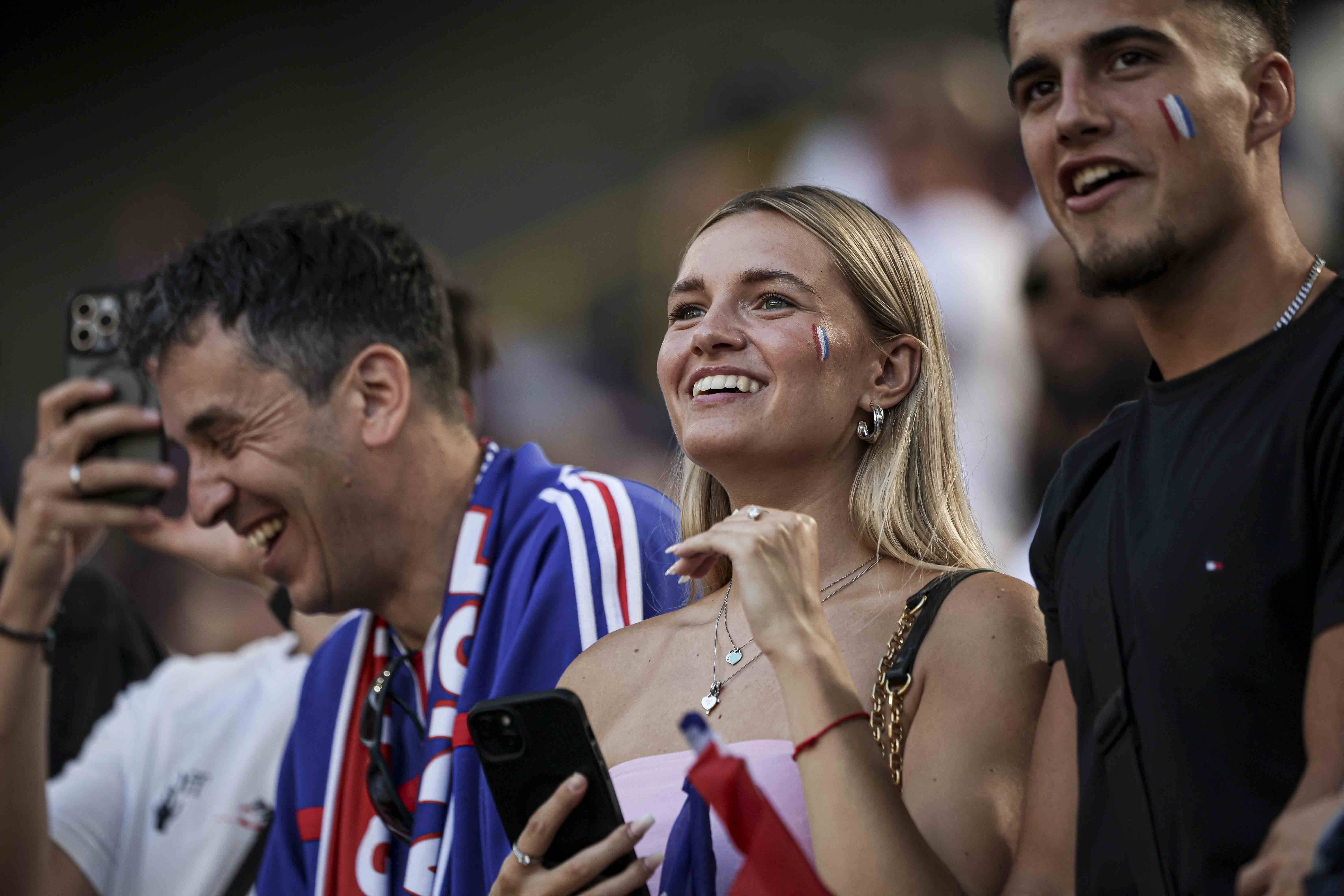 关于欧洲冠军杯：法国女足战胜德国队，双双晋级的信息