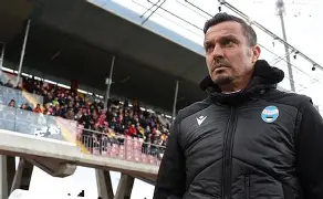 包含贝内文托客场难逢胜机，积分迟迟不增的词条