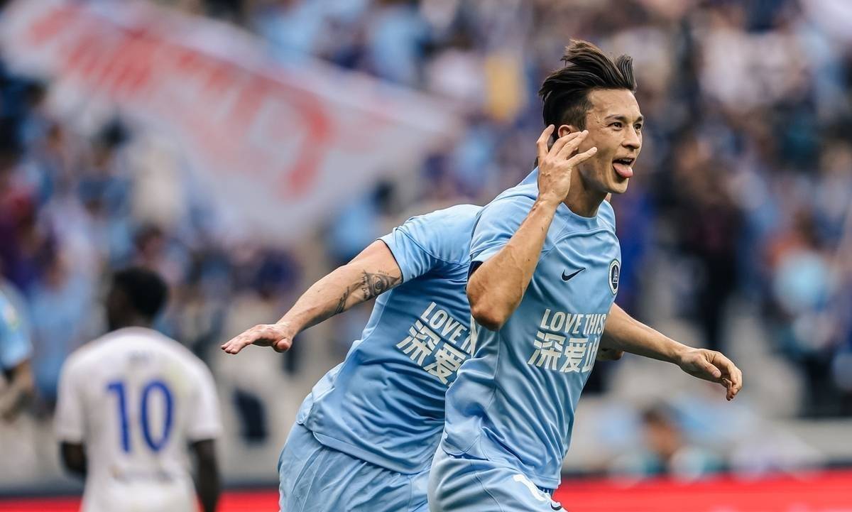 包含阿根廷中场加盟中超球队，重掌主帅麾下的词条