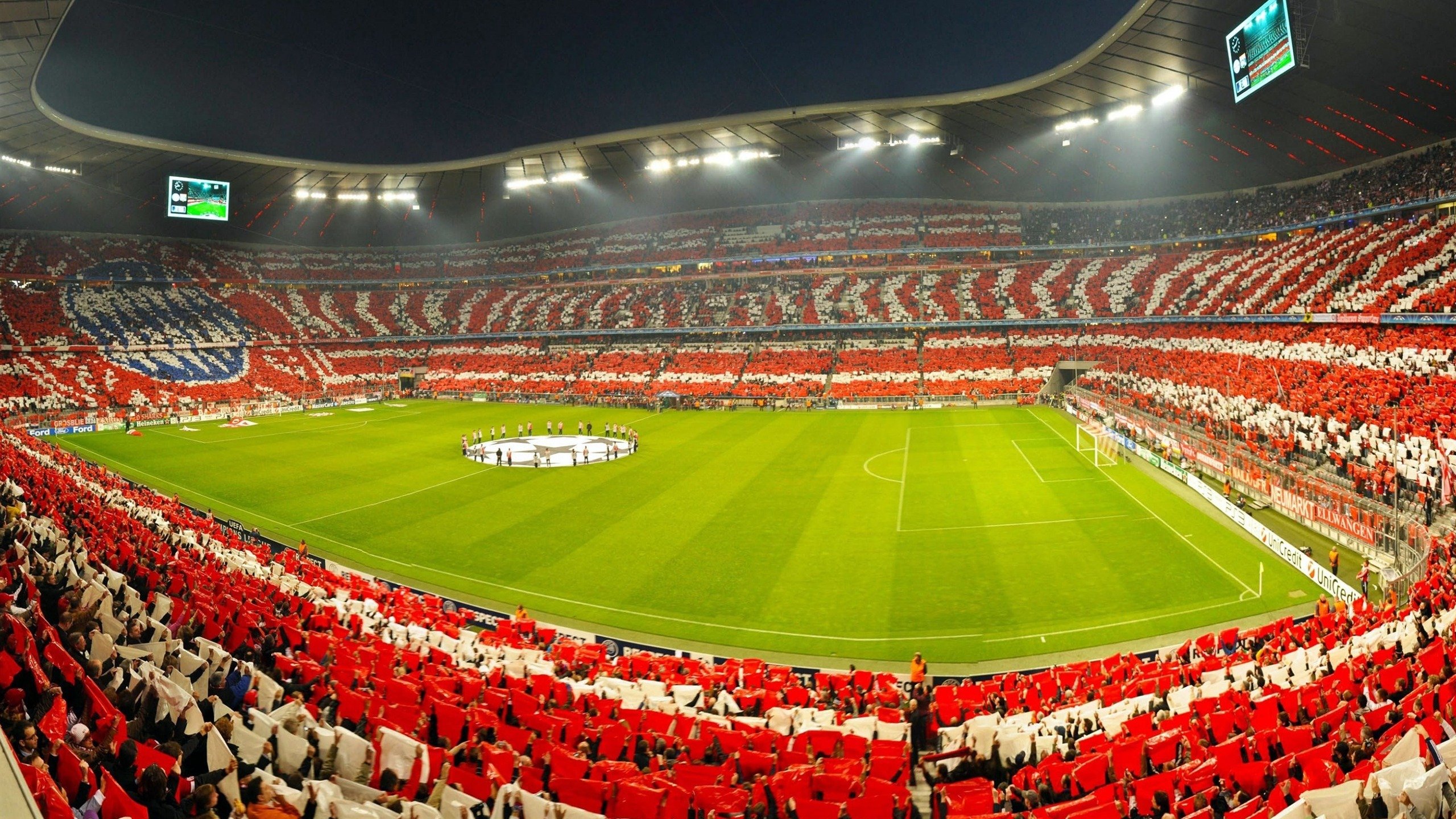 西甲四强战对决在即！曼联演练定位球，波尔图密集防守应对